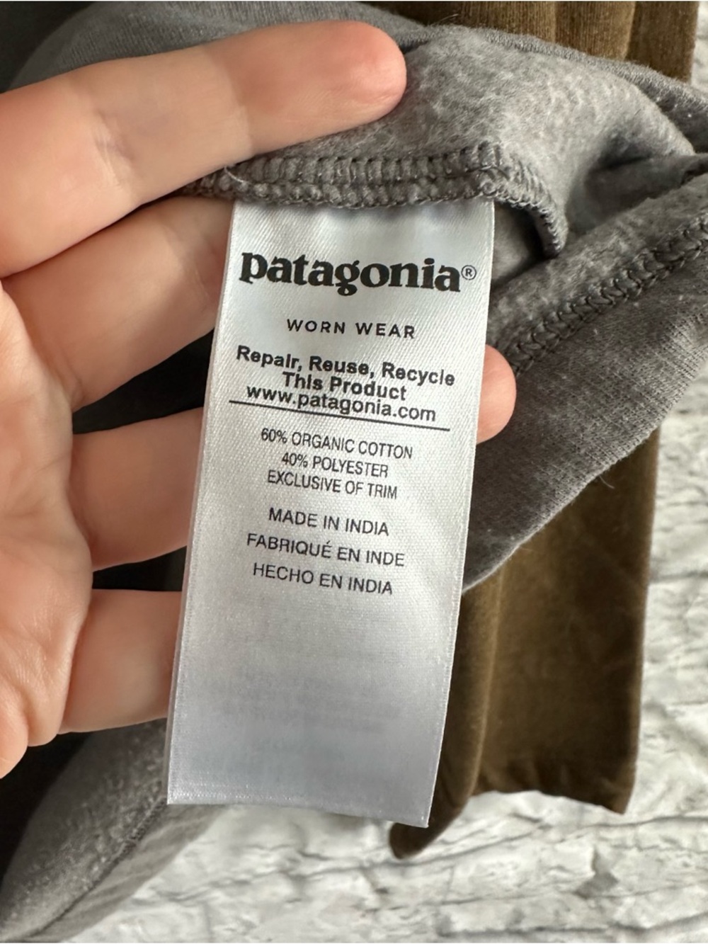 PREOWNED PATAGONIA MENS P-6 LOGO LIGHTWEIGHT SWEATSHIRT GREY OLIVE GREEN XL - Picture 4 of 6